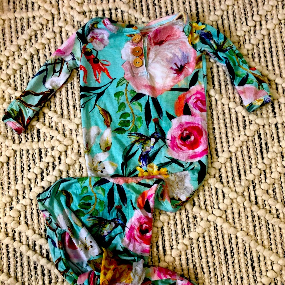 Posh peanut knotted gown.
